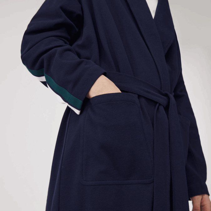 bleu marine 166 V6HV1401 Hommes Lacoste peignoir en piqué de coton à écussons texturés d\inspiration sportive